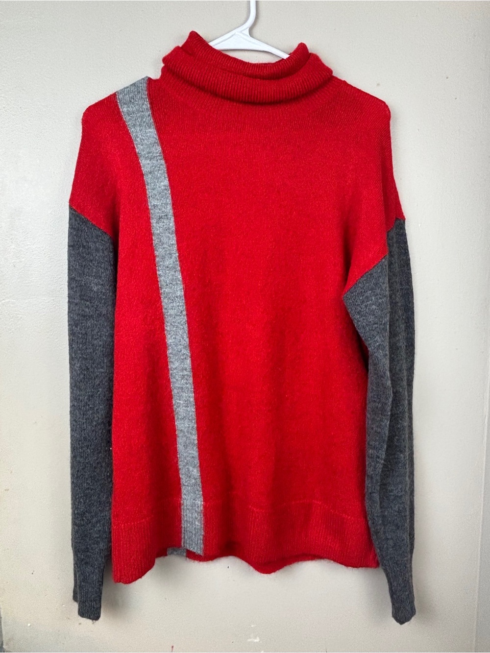 Liz Claiborne Red and Gray Turtleneck Colorblock Sweater